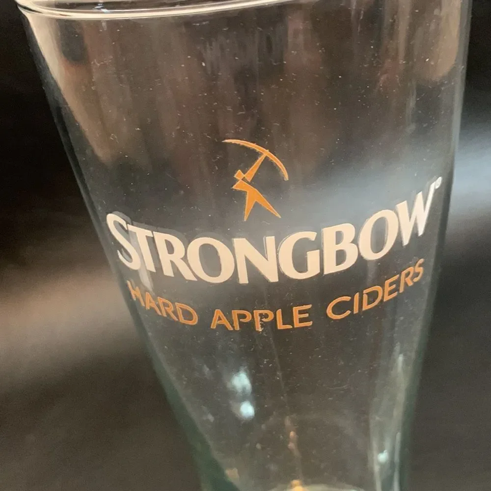 Strongbow Hard Apple Cider 20 Ounces 9 Inches Tall Set Of 2 Included Gold White